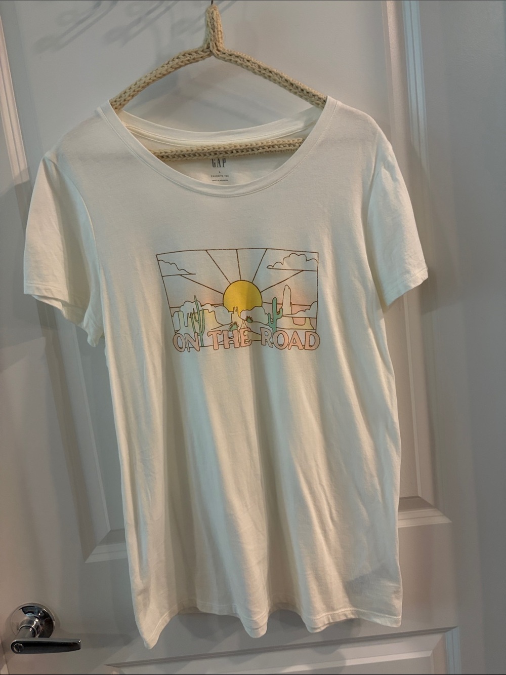 GAP Cream Graphic Tee with Yellow Sun and Pastel Desert Print